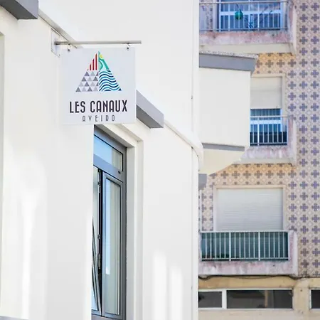 Les Canaux Hostel *