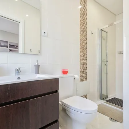 Les Canaux Hostel