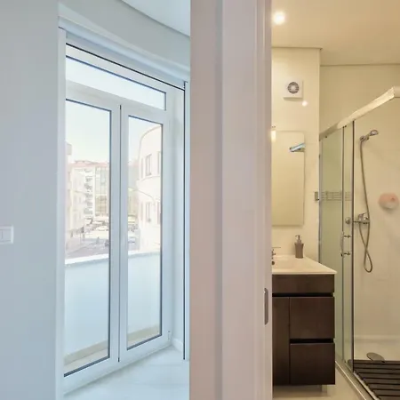Les Canaux Hostel